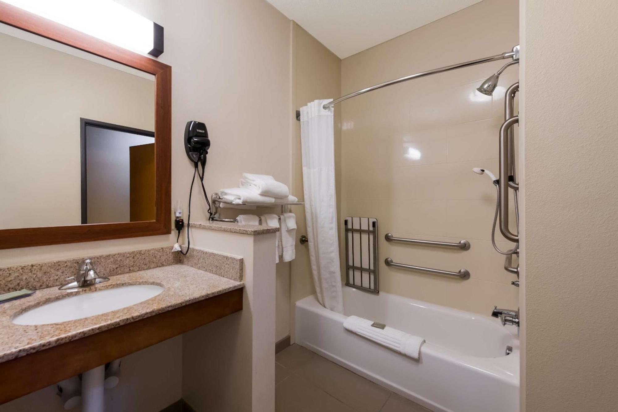 Comfort Inn East Уичита Экстерьер фото